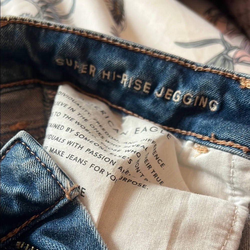 Distressed Blue Jeans - Picture 4 of 5
